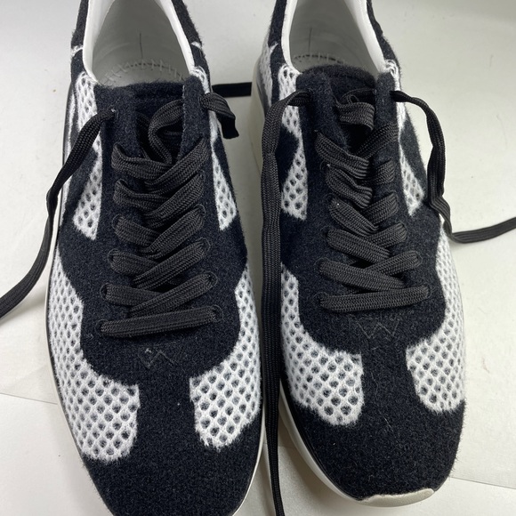 Stuart Weitzman black & white Hartley knit sneakers in box 7b - Picture 4 of 12
